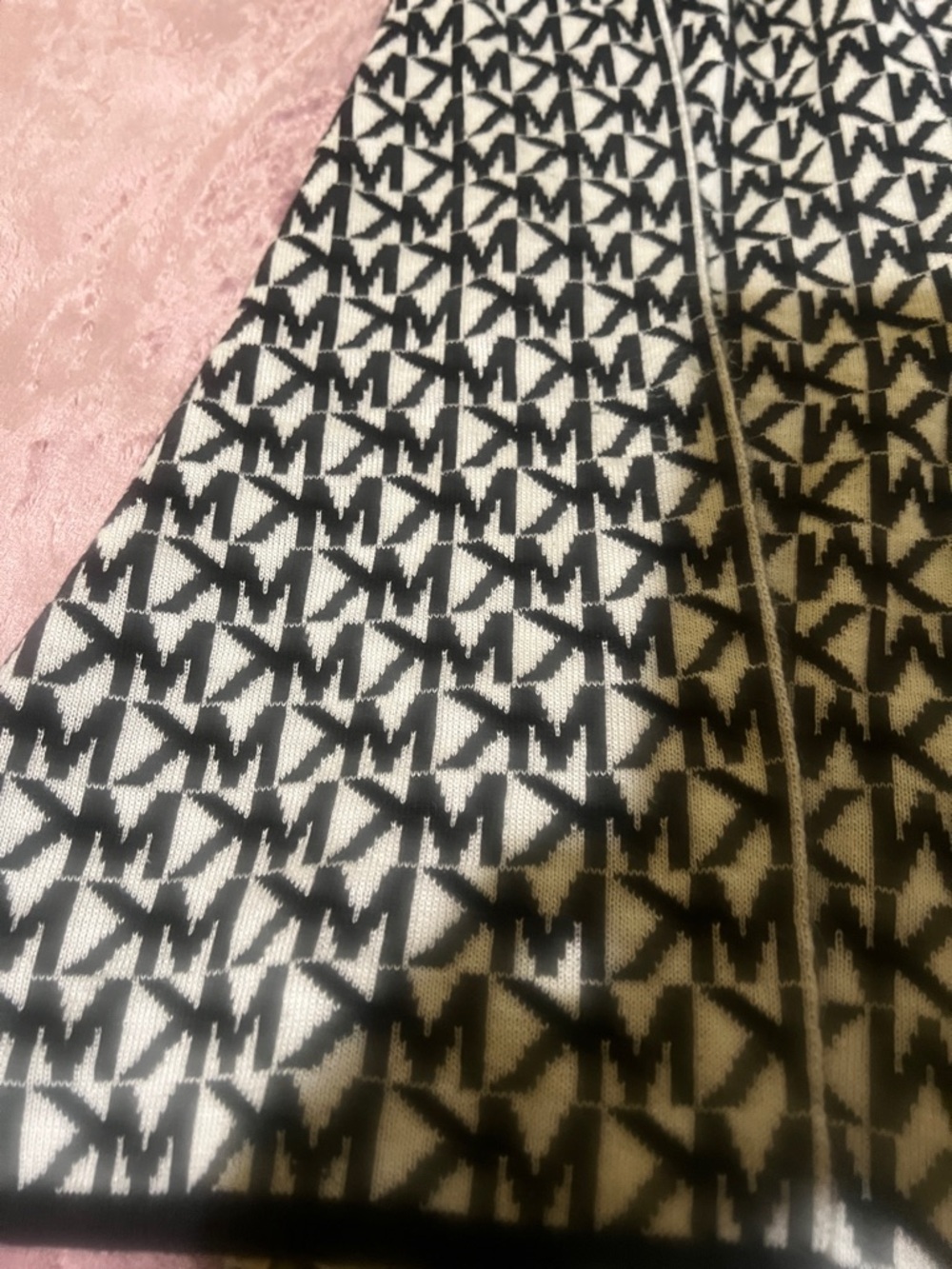 Michael Kors Black & White MK Logo Knit Scarf - Picture 3 of 3
